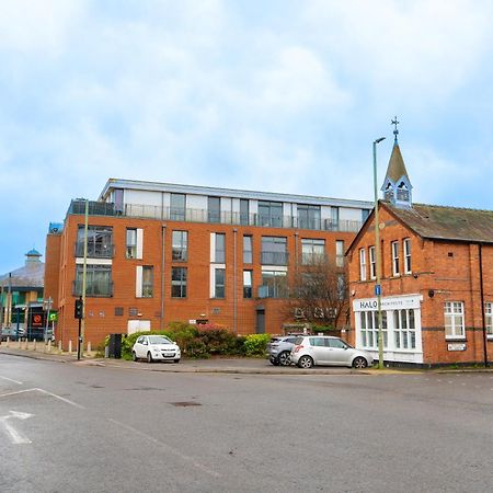 The Regency Suite - Modern 2-Bed 1-Bath Apartment Chertsey Eksteriør bilde
