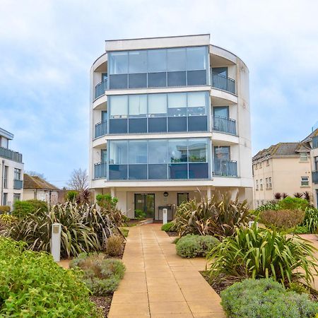 The Regency Suite - Modern 2-Bed 1-Bath Apartment Chertsey Eksteriør bilde