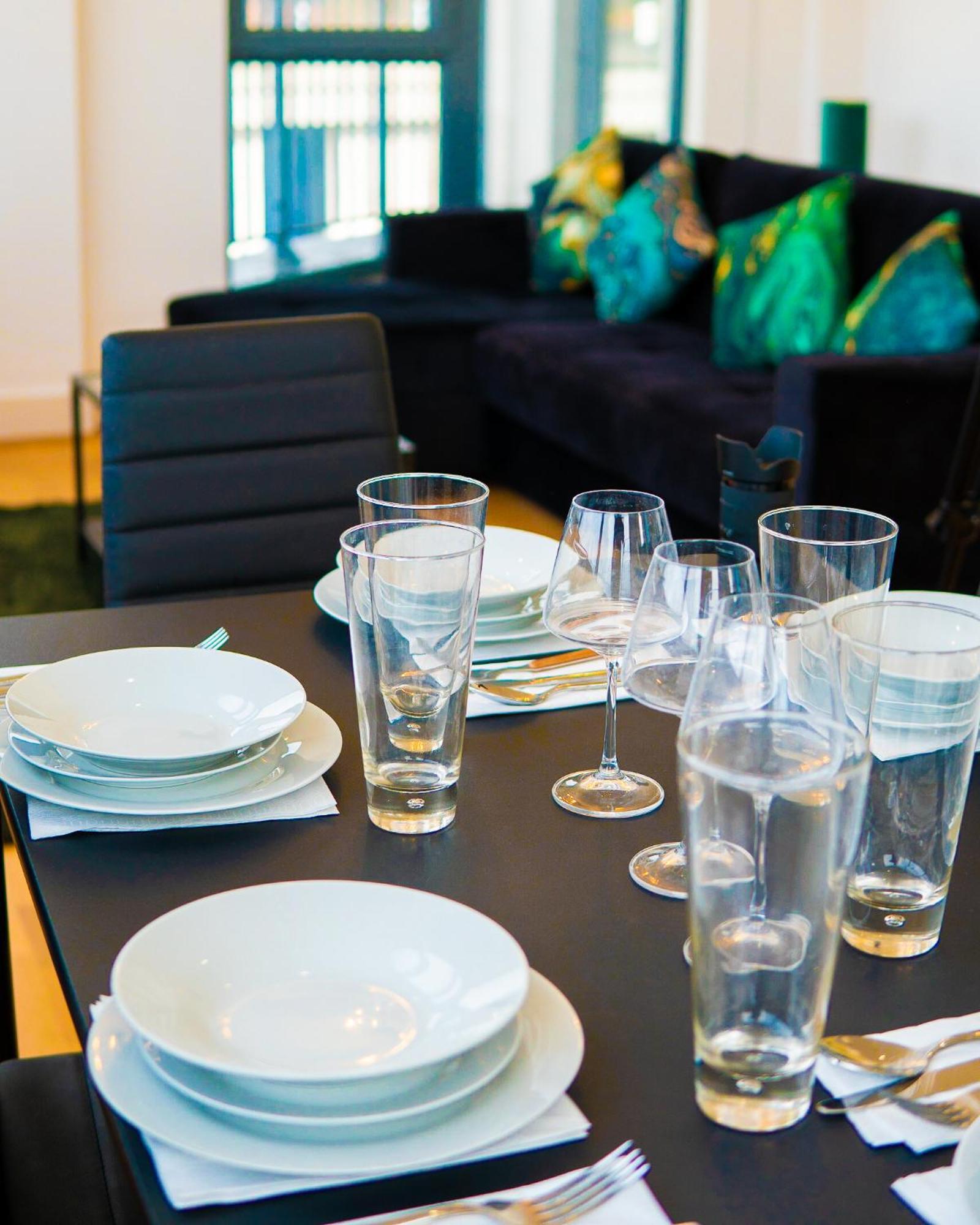 The Regency Suite - Modern 2-Bed 1-Bath Apartment Chertsey Eksteriør bilde