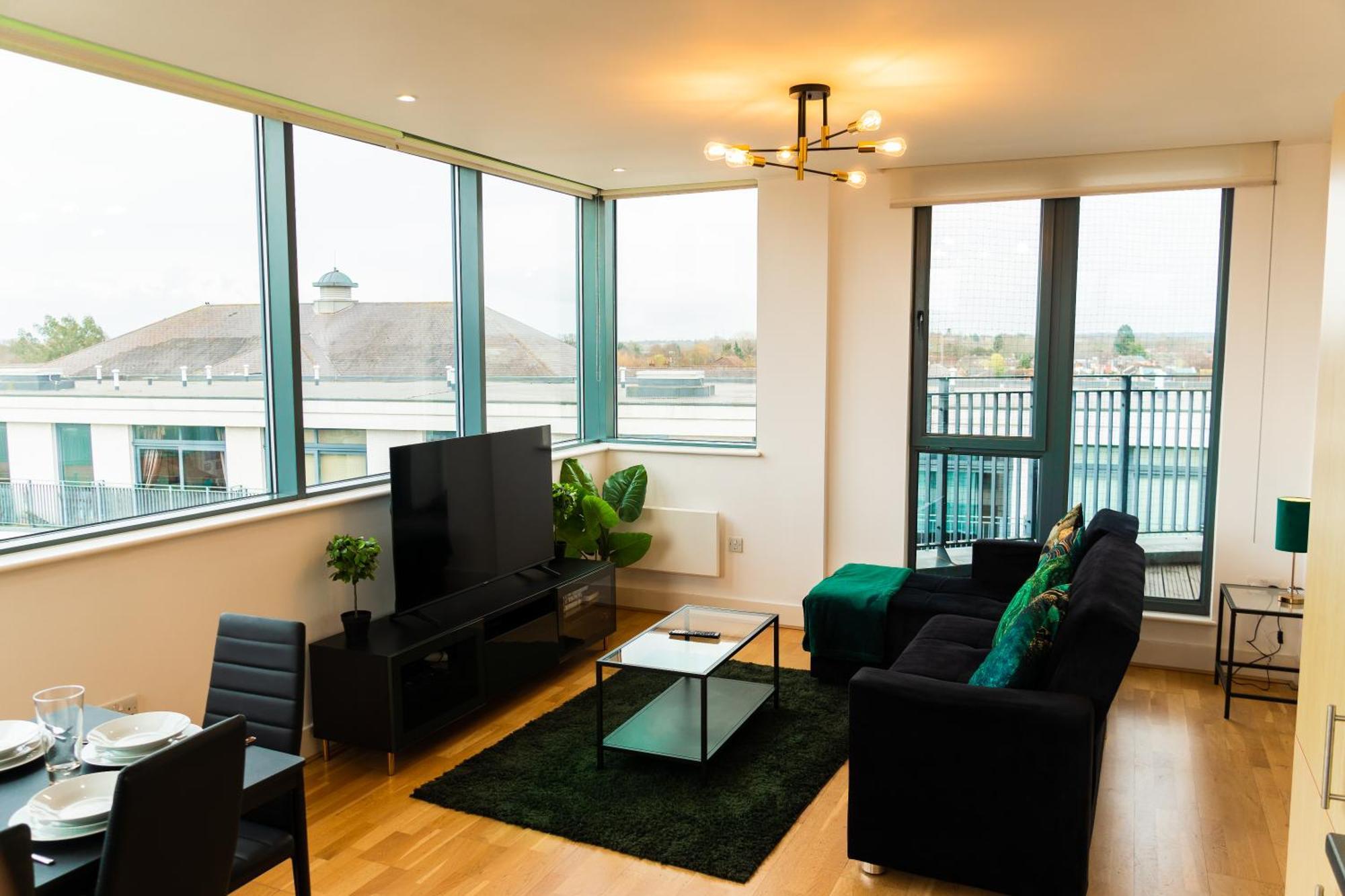 The Regency Suite - Modern 2-Bed 1-Bath Apartment Chertsey Eksteriør bilde