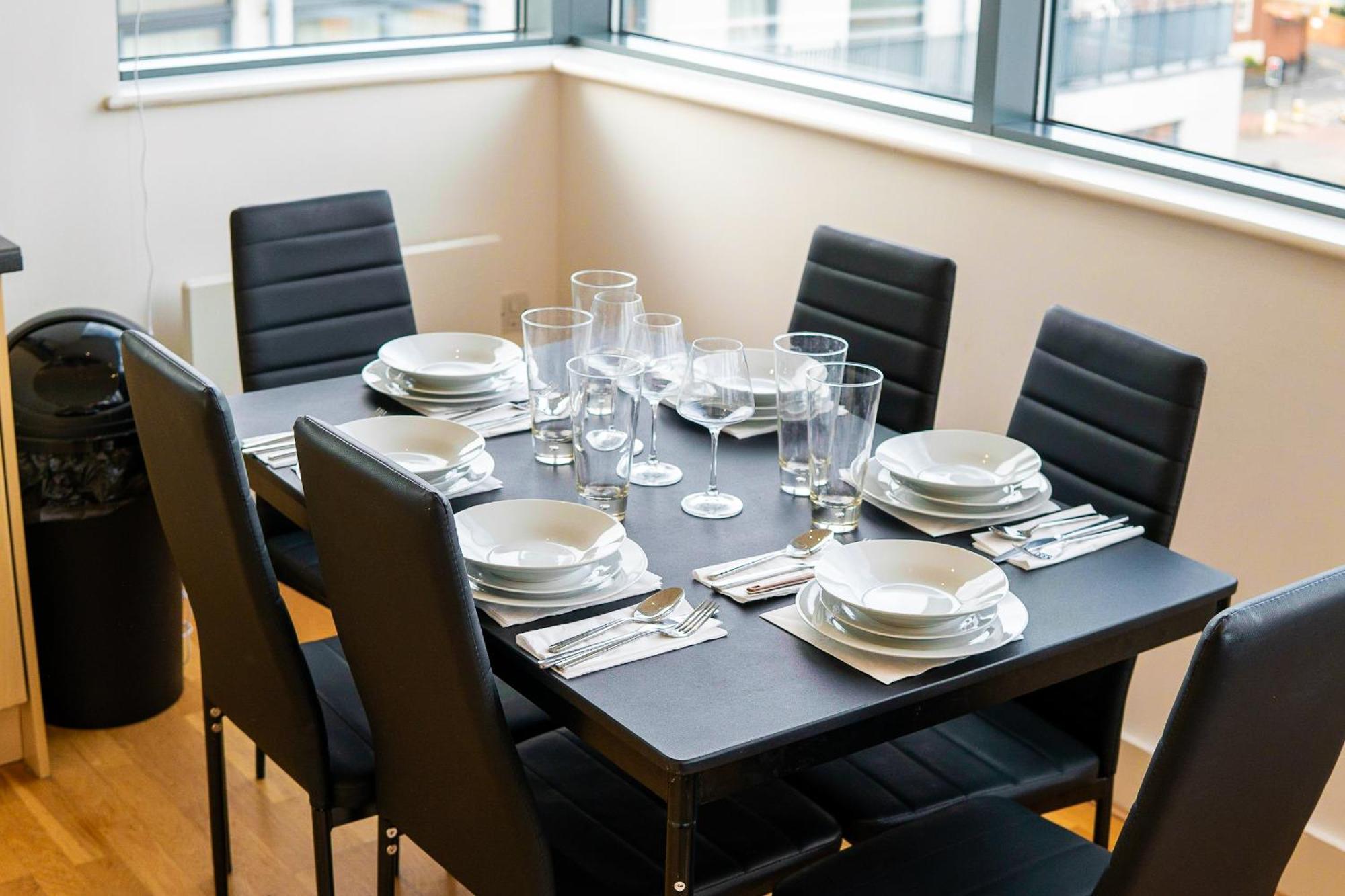 The Regency Suite - Modern 2-Bed 1-Bath Apartment Chertsey Eksteriør bilde