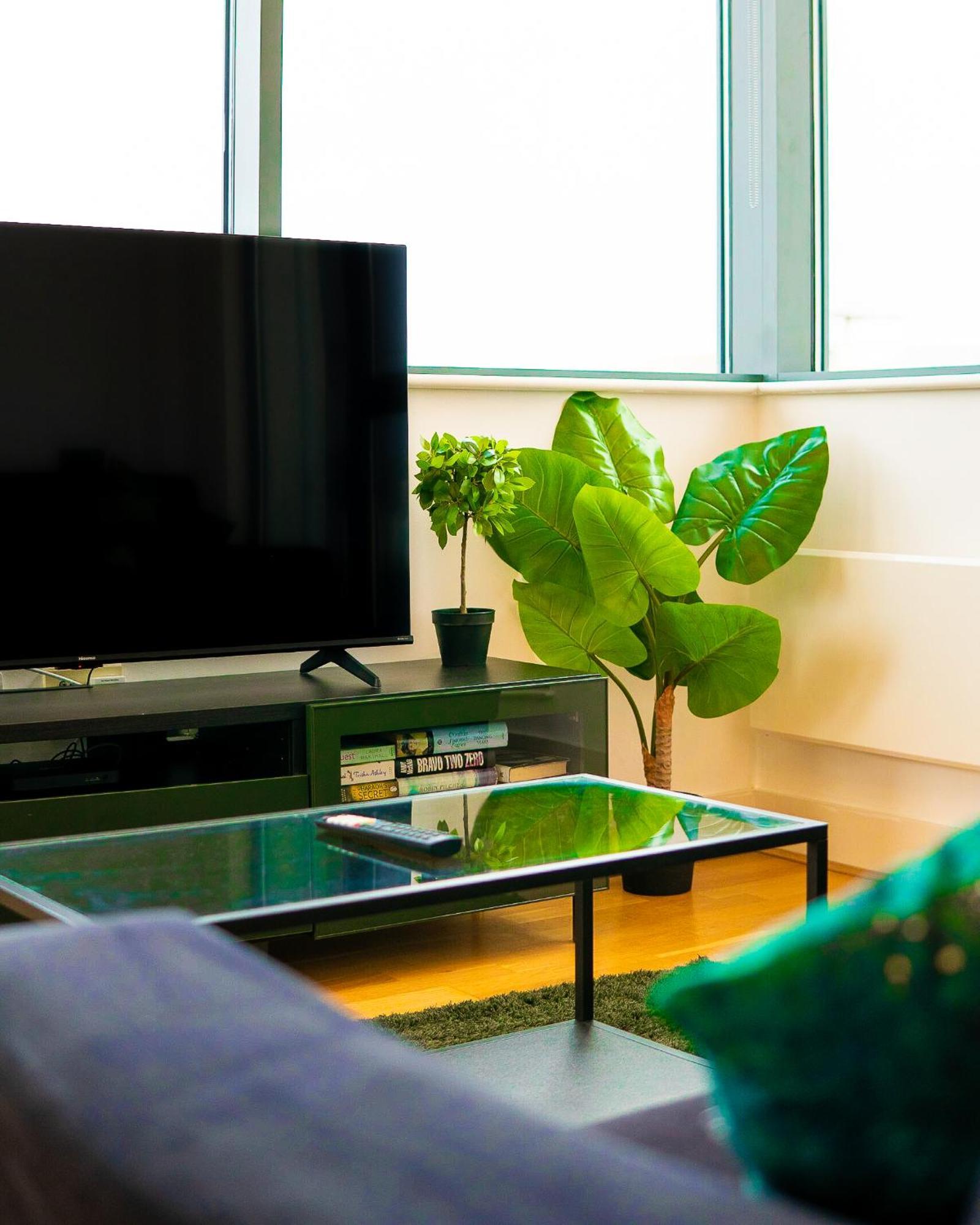 The Regency Suite - Modern 2-Bed 1-Bath Apartment Chertsey Eksteriør bilde