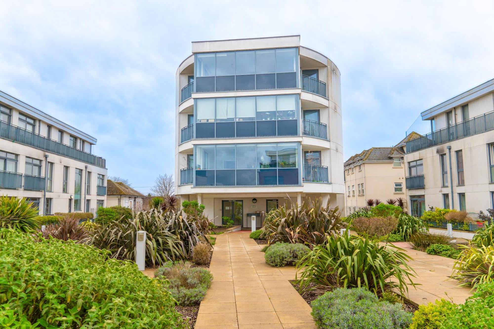 The Regency Suite - Modern 2-Bed 1-Bath Apartment Chertsey Eksteriør bilde